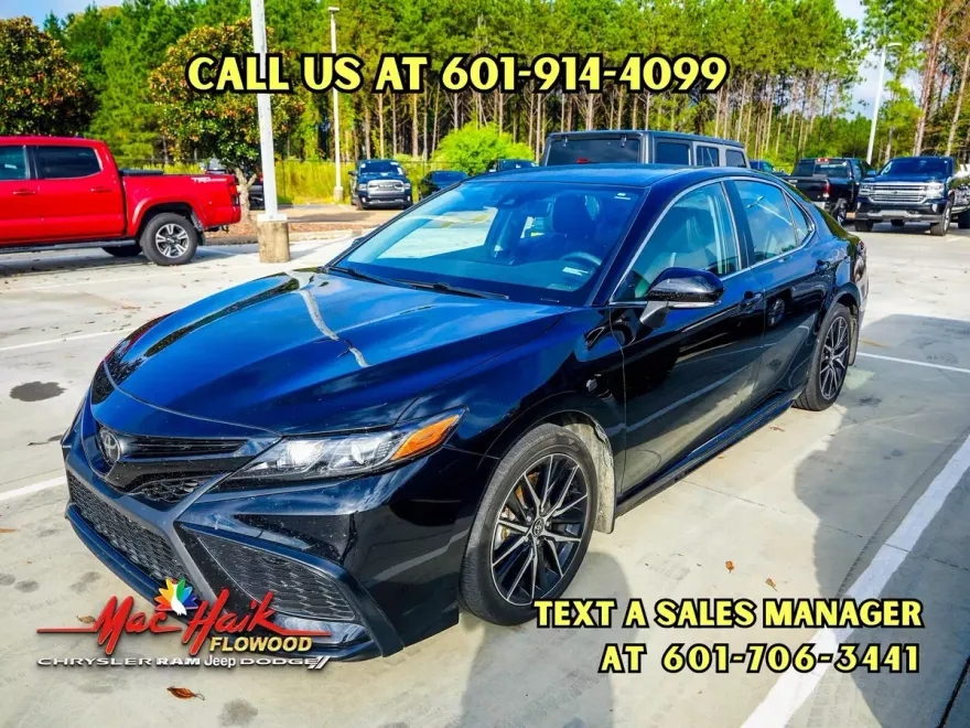 2023 Toyota Camry SE photo 1
