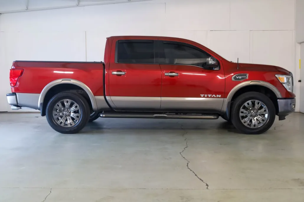 2017 Nissan Titan Crew Cab Platinum Reserve photo 1
