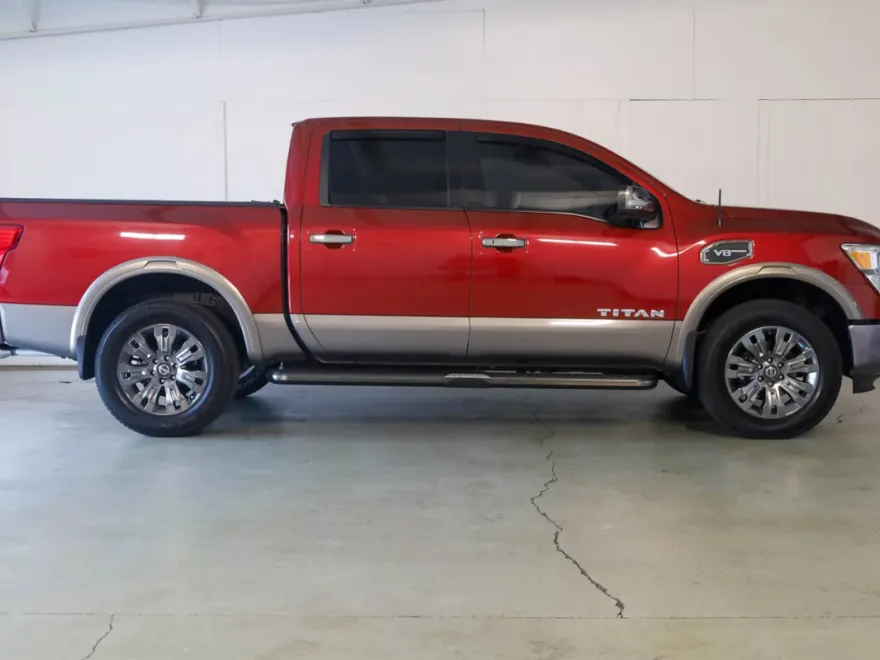 2017 Nissan Titan Crew Cab Platinum Reserve photo 1
