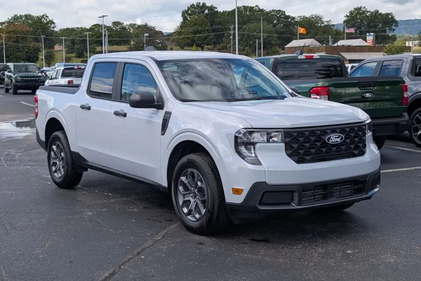 2025 Ford Maverick XLT photo 1