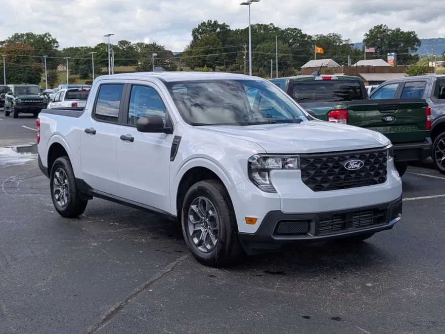 2025 Ford Maverick XLT photo 1