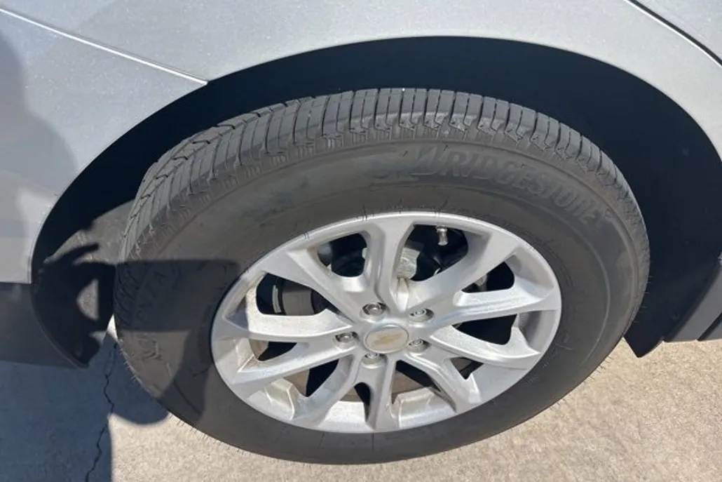 2020 Chevrolet Equinox LS photo 1