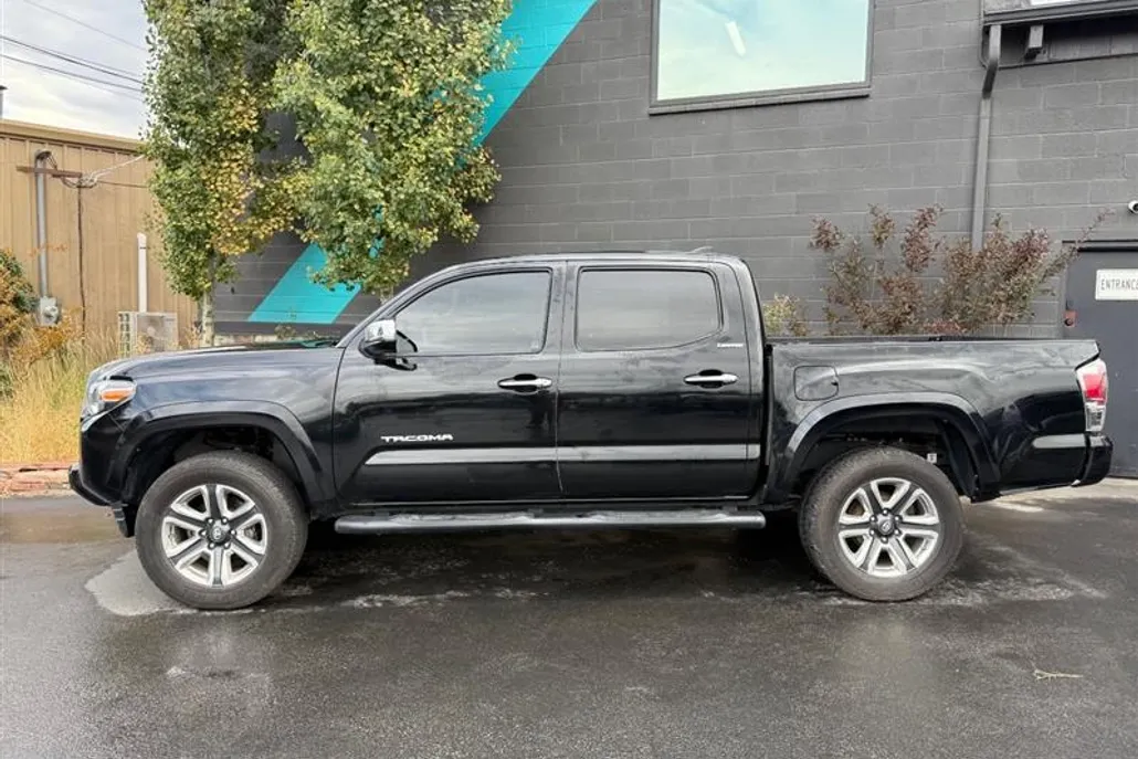 2018 Toyota Tacoma Limited photo 1