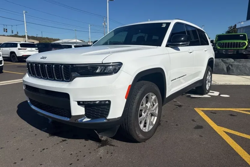 2023 Jeep Grand Cherokee Limited photo 1