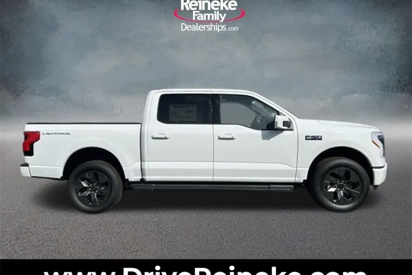 2025 Ford F-150 Lightning Lariat photo 1