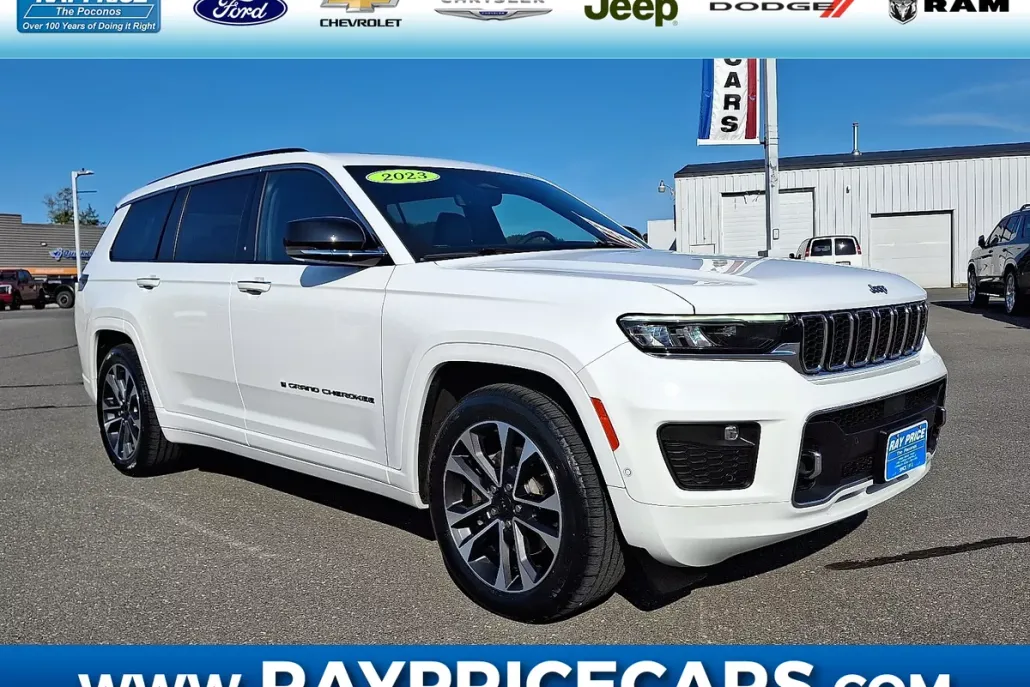 2023 Jeep Grand Cherokee Overland photo 1