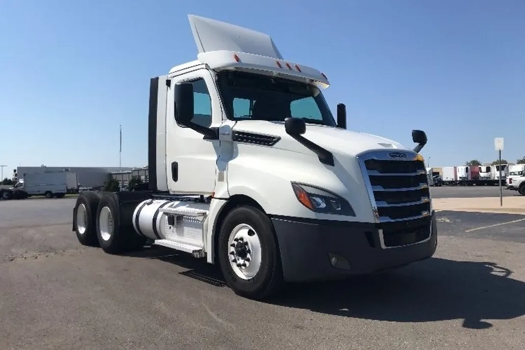 2020 Freightliner Cascadia 126" Day cab photo 1