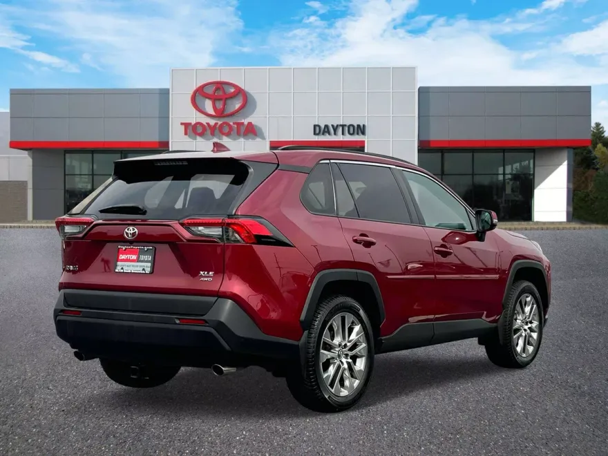 2020 Toyota RAV4 XLE Premium photo 1