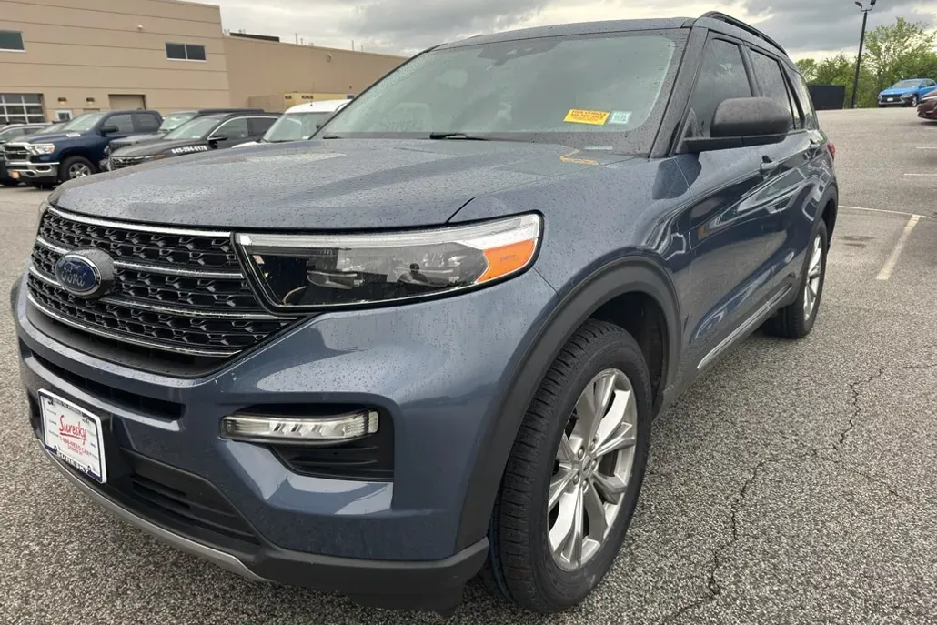 2021 Ford Explorer XLT photo 1