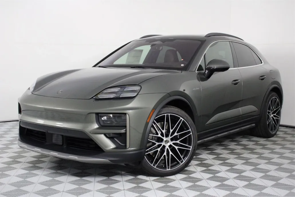 2025 Porsche Macan Electric Turbo photo 1