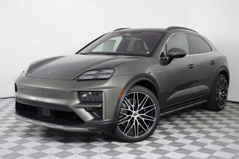 2025 Porsche Macan Electric Turbo photo 1