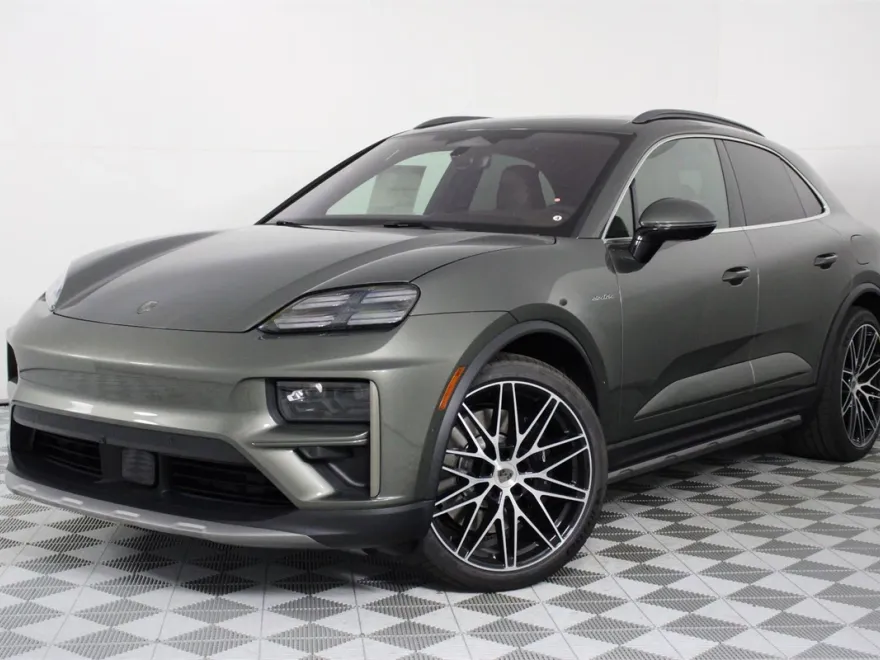 2025 Porsche Macan Electric Turbo photo 1