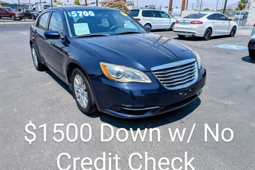 2013 Chrysler 200 LX photo 1
