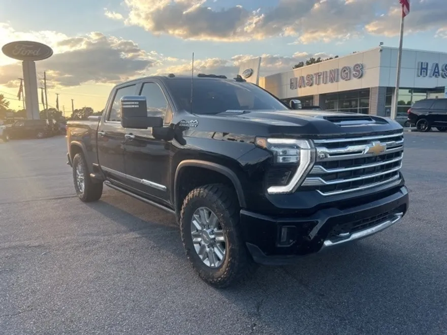2025 Chevrolet Silverado 2500HD High Country photo 1