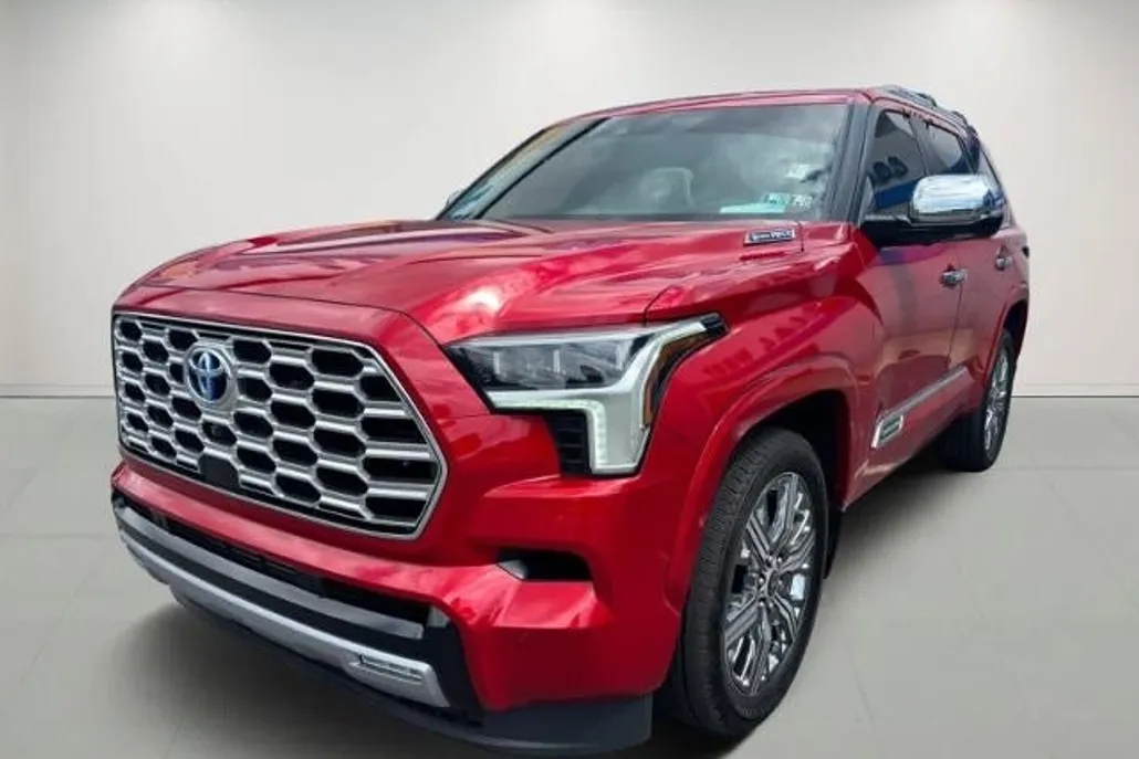 2024 Toyota Sequoia SR5 photo 1