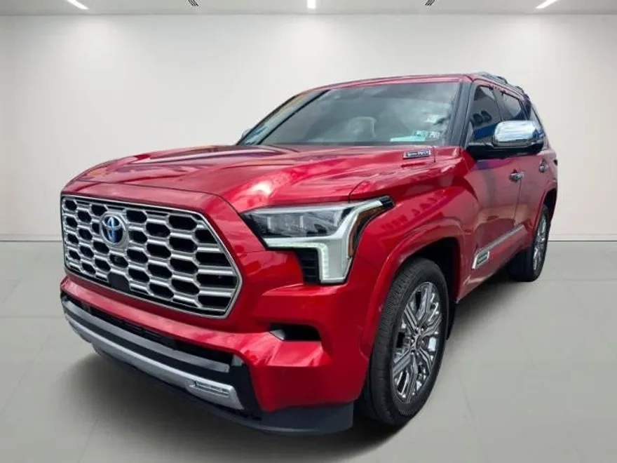 2024 Toyota Sequoia SR5 photo 1