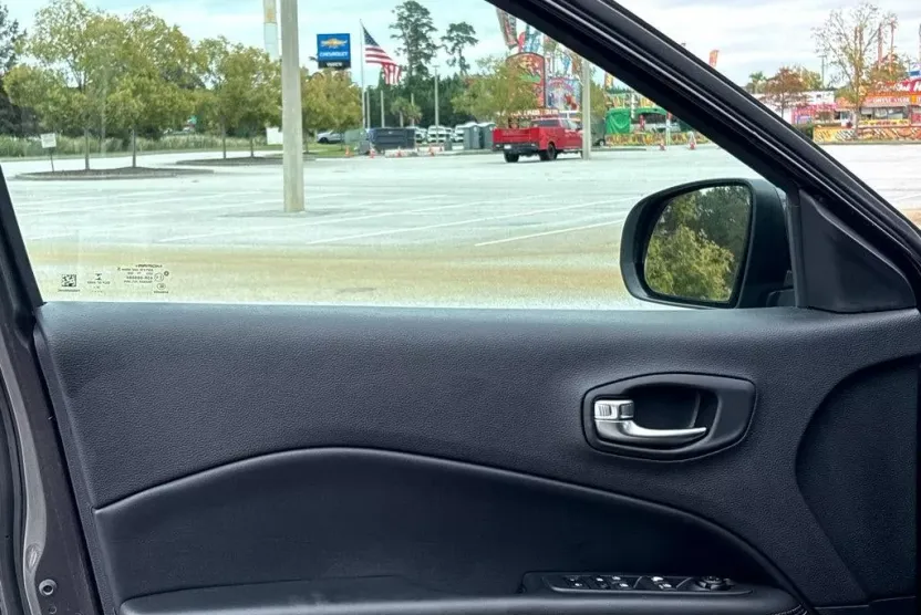 2020 Jeep Compass Latitude photo 1