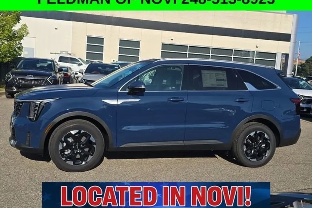 2025 Kia Sorento S photo 1