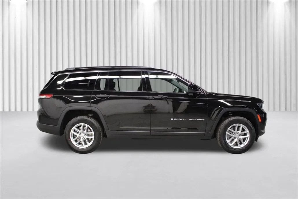 2025 Jeep Grand Cherokee Laredo photo 1