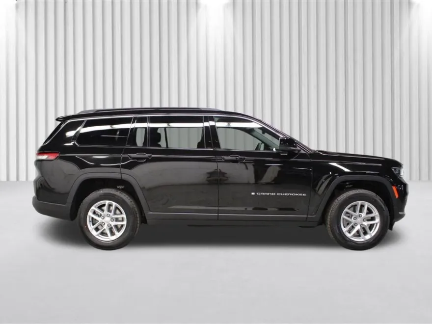 2025 Jeep Grand Cherokee Laredo photo 1