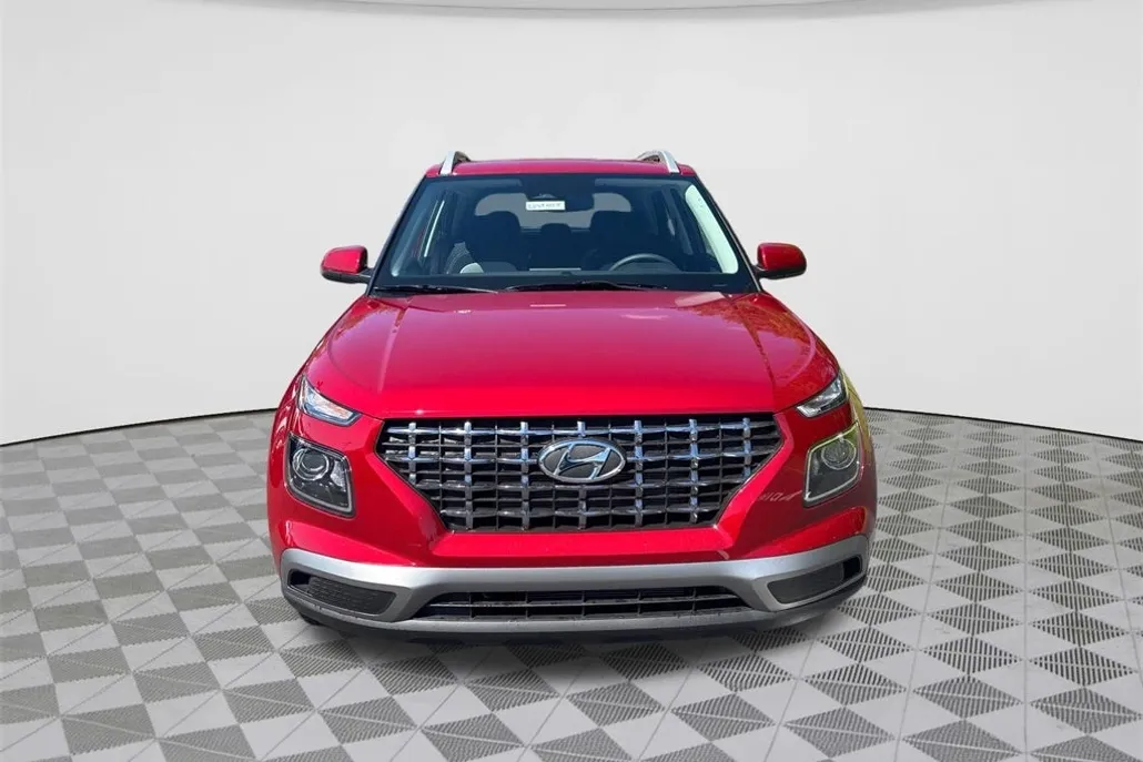 2025 Hyundai Venue SEL photo 1