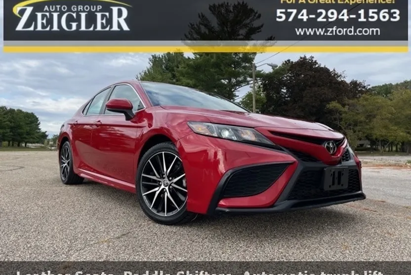2021 Toyota Camry SE photo 1