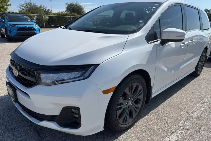 2025 Honda Odyssey Touring photo 1