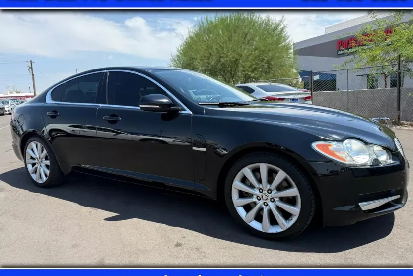 2011 Jaguar XF Base photo 1