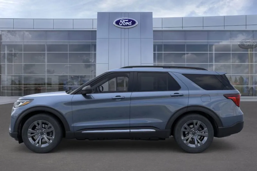 2025 Ford Explorer photo 1