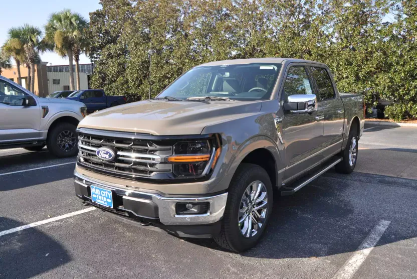 2025 Ford F-150 XLT photo 1