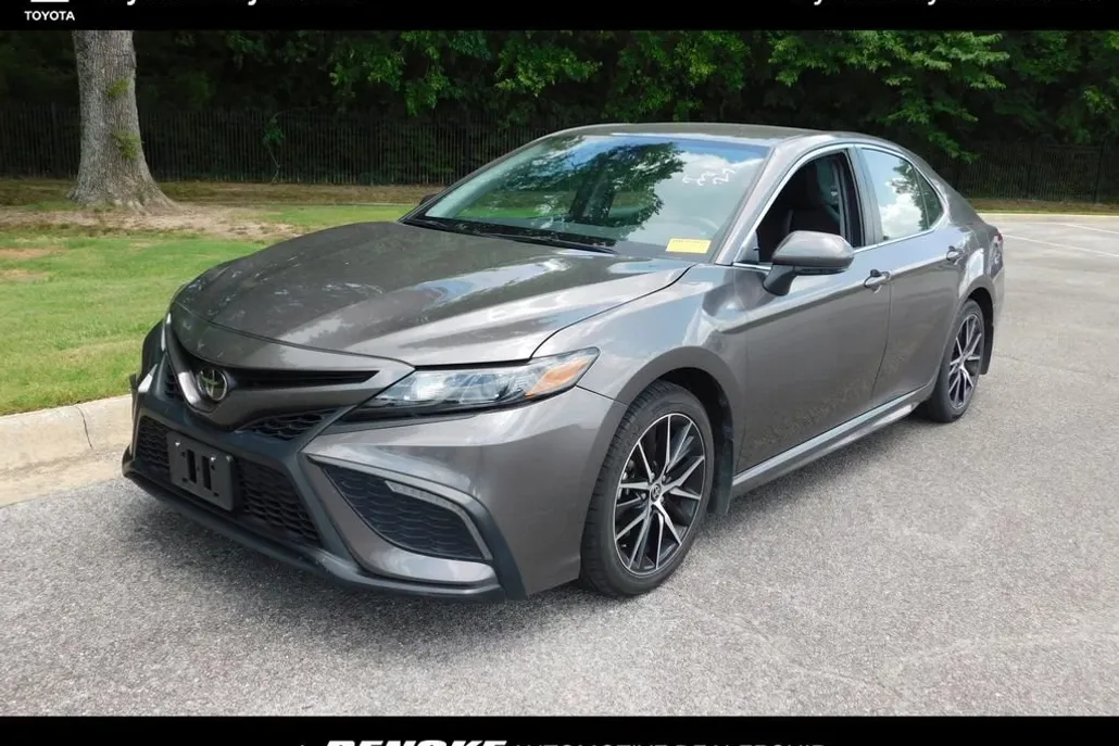 2023 Toyota Camry SE photo 1
