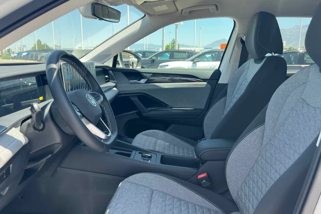 2025 Volkswagen Tiguan S photo 1
