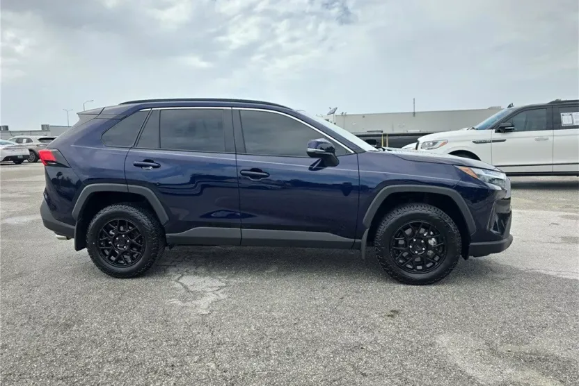 2025 Toyota RAV4 XLE photo 1