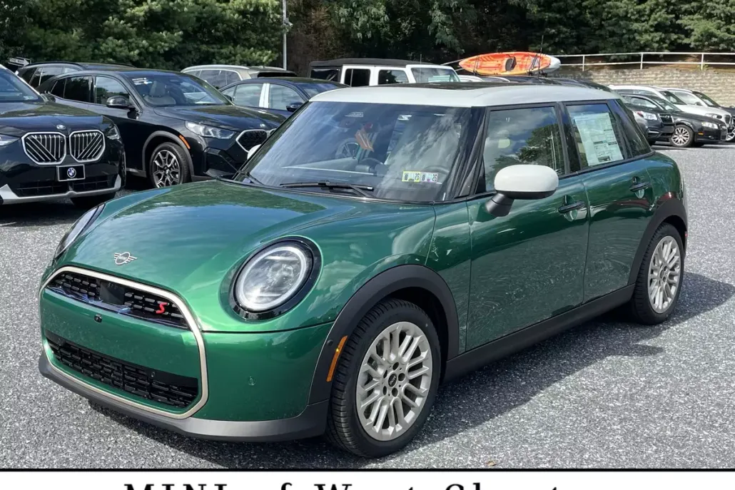 2025 Mini Cooper 4 Door Hardtop Iconic photo 1