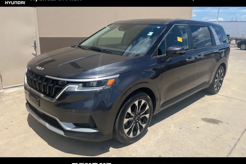 2024 Kia Carnival EX photo 1