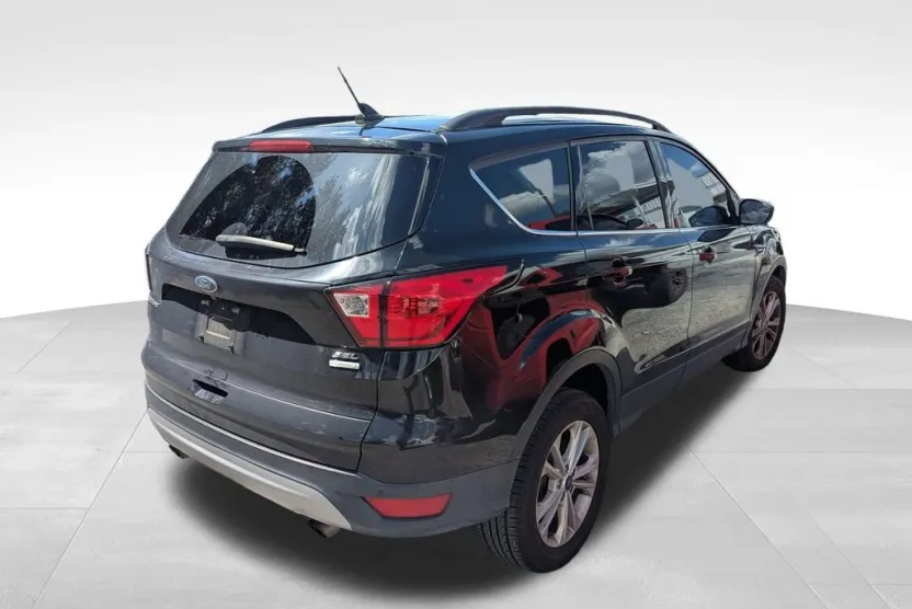 2019 Ford Escape SEL photo 1