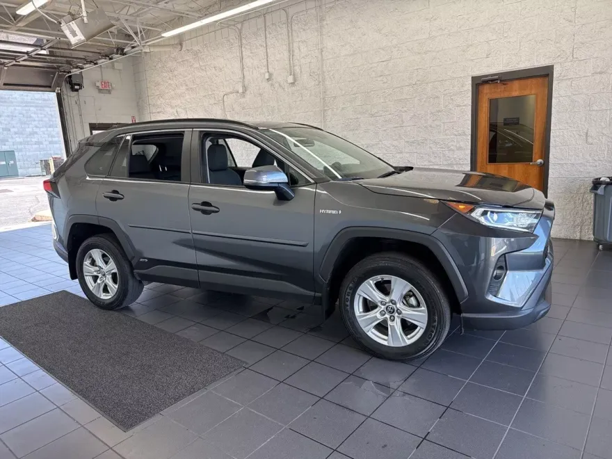 2021 Toyota RAV4 Hybrid XLE photo 1