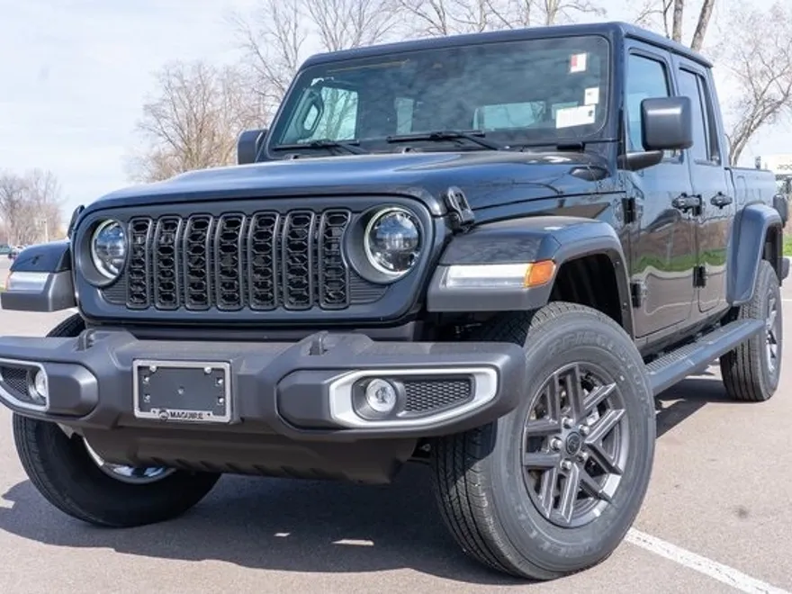 2025 Jeep Gladiator Sport S photo 1