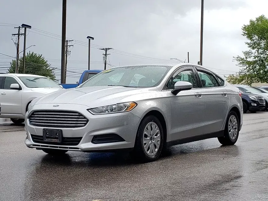 2014 Ford Fusion S photo 1