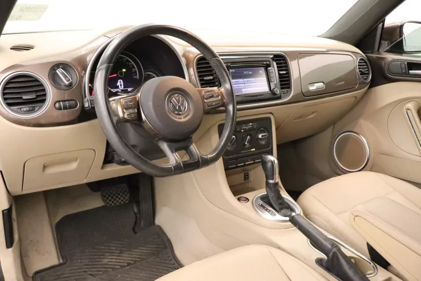 2015 Volkswagen Beetle Convertible 1.8T photo 1