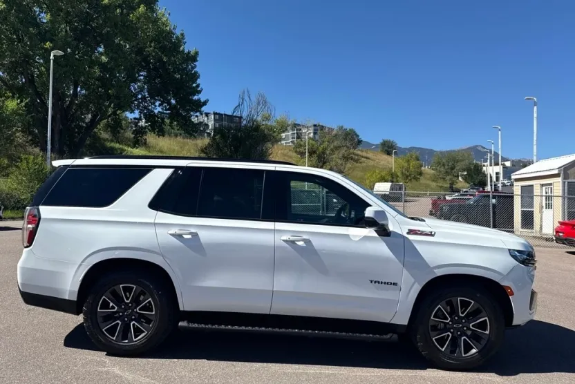 2021 Chevrolet Tahoe Z71 photo 1