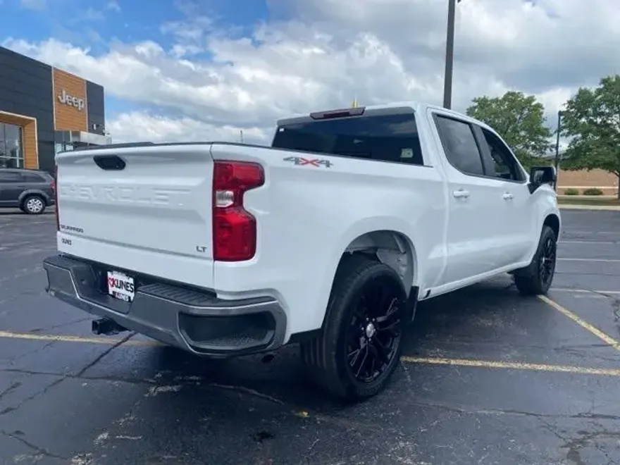 2025 Chevrolet Silverado 1500 LT photo 1