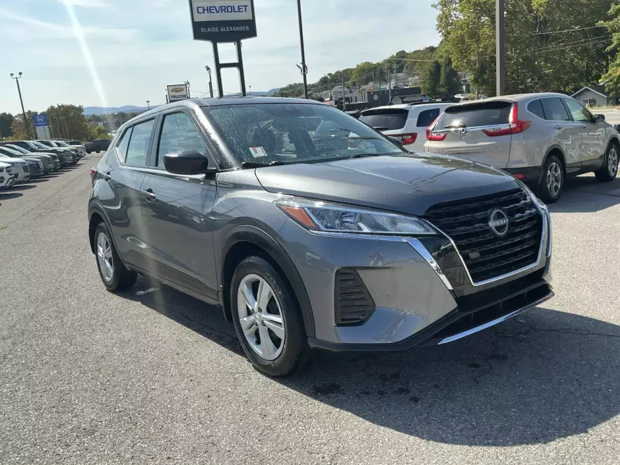 2024 Nissan Kicks S photo 1