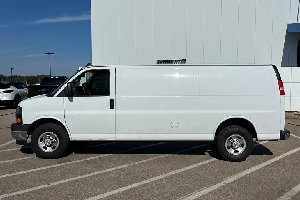 2020 Chevrolet Express Cargo 3500 photo 1