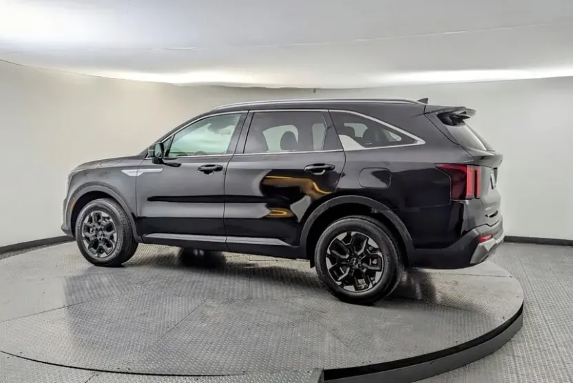 2024 Kia Sorento S photo 1