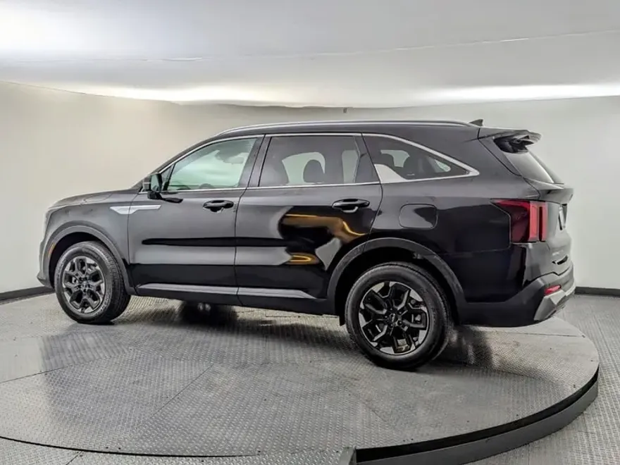 2024 Kia Sorento S photo 1