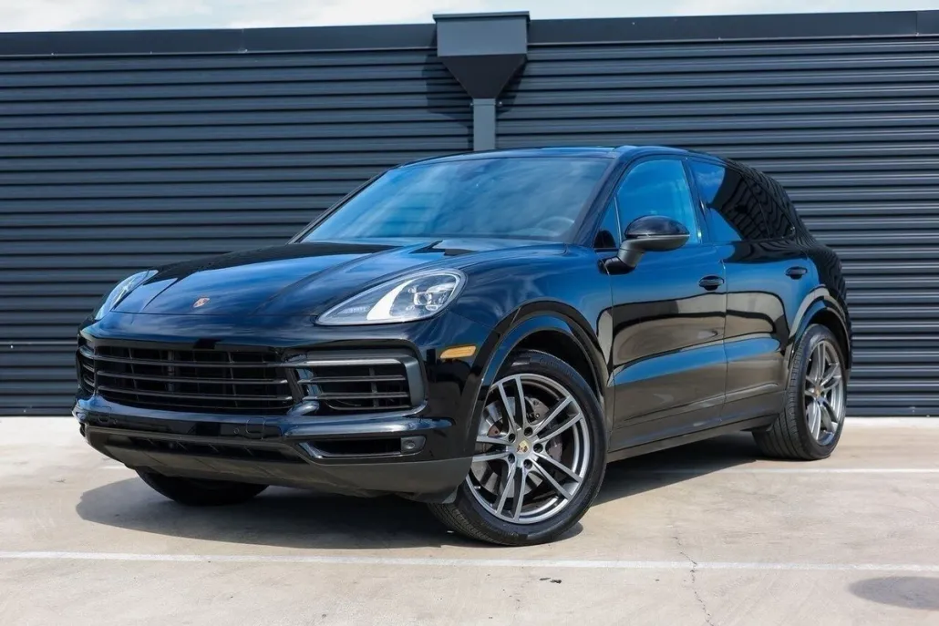 2023 Porsche Cayenne Platinum Edition photo 1
