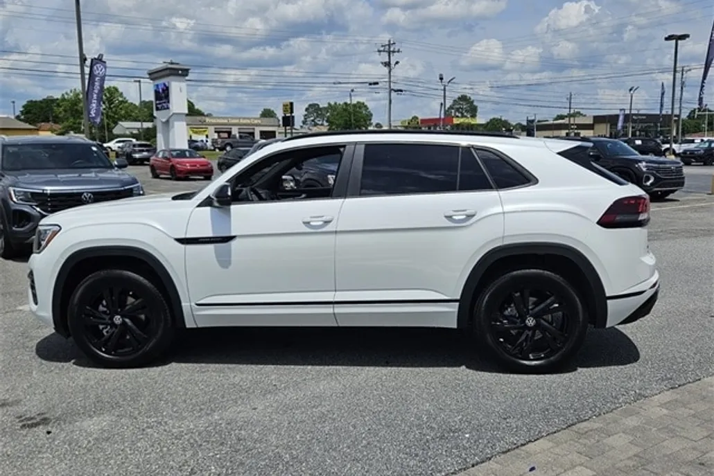 2025 Volkswagen Atlas Cross Sport SEL R-Line photo 1