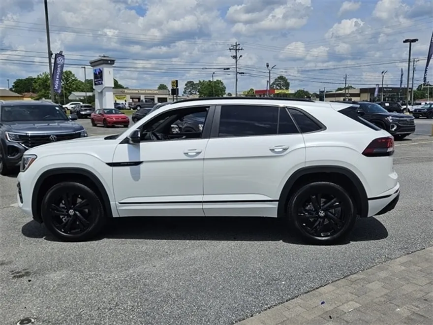 2025 Volkswagen Atlas Cross Sport SEL R-Line photo 1