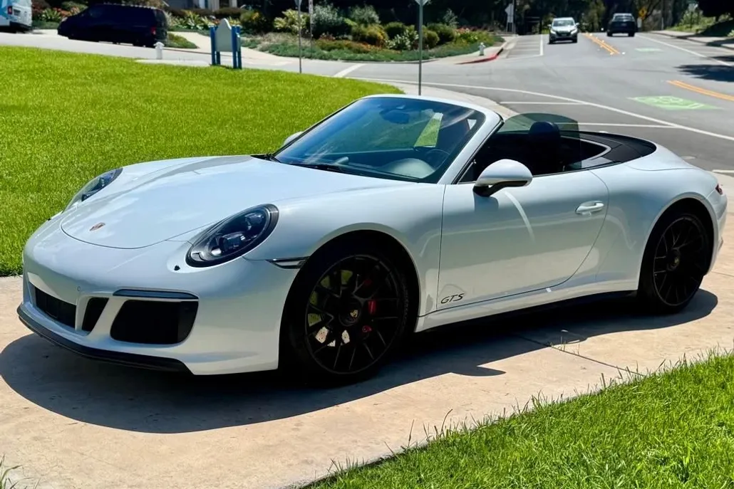 2018 Porsche 911 GTS photo 1